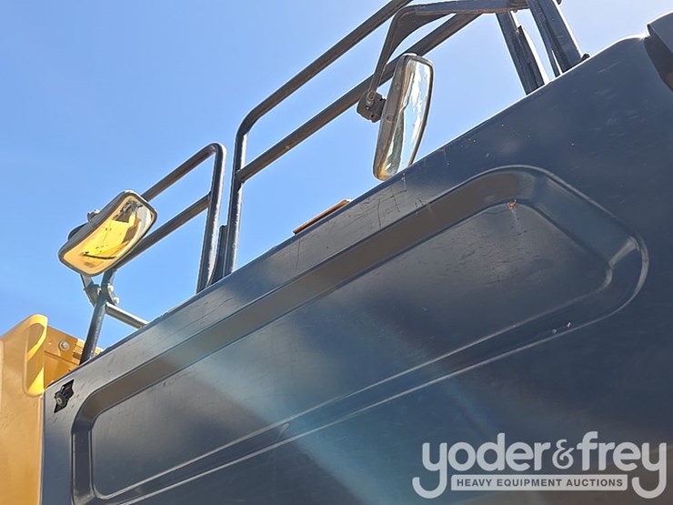 2019-caterpillar-336-image-62