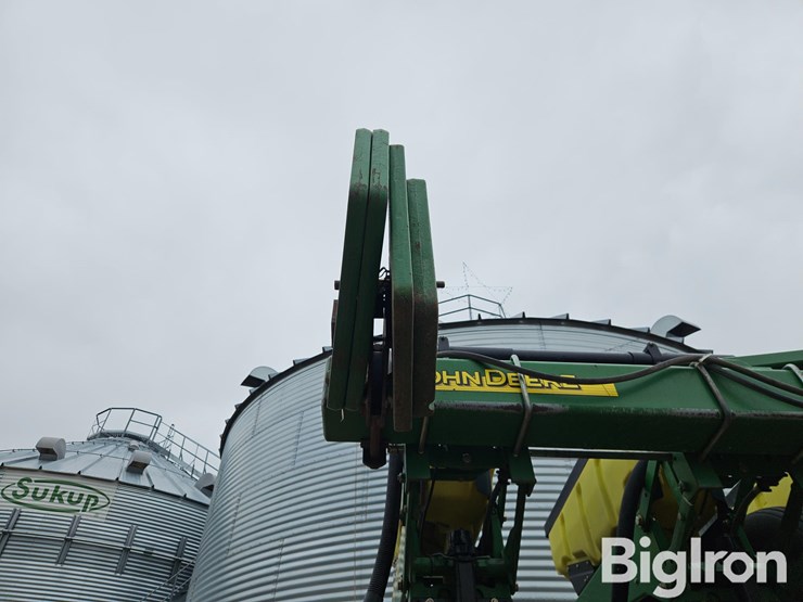 2011-john-deere-maxemerge-xp-3-pt-16r30-stack-fold-planter-image-17