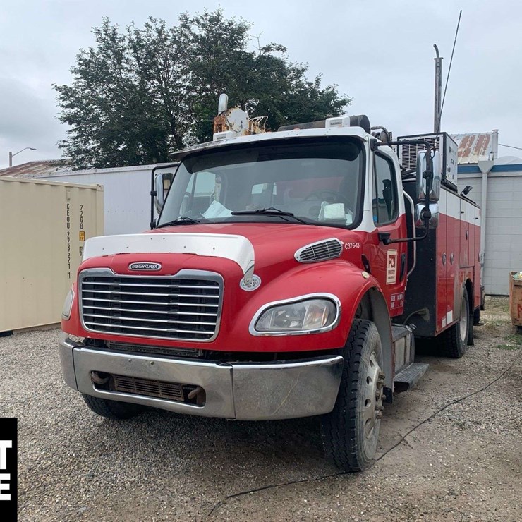 FREIGHTLINER M2 106