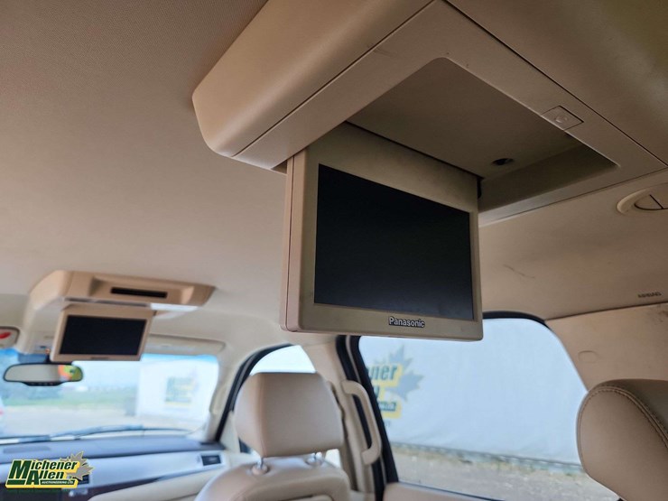 cadillac-escalade-esv-image-19