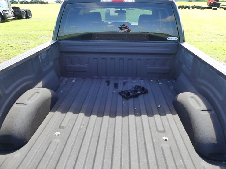 2021-ford-f150-xl-image-8