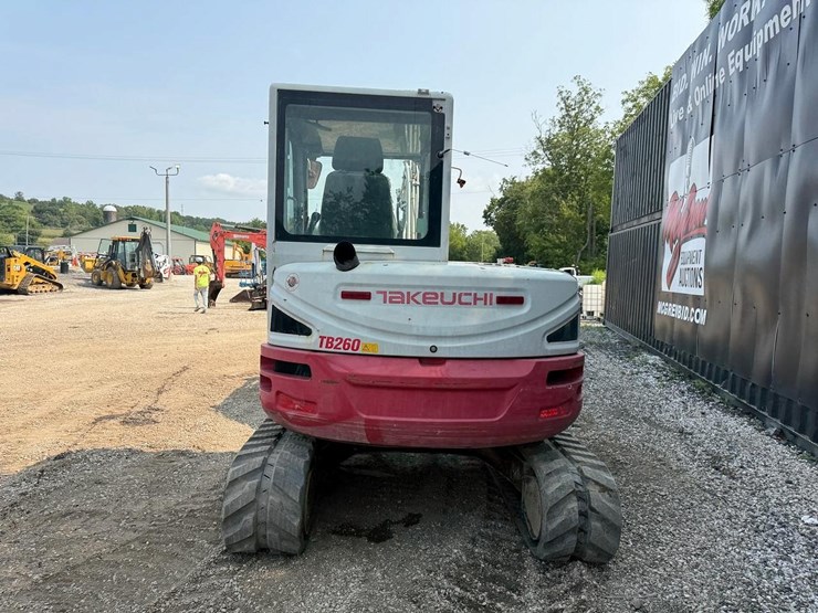 2018-takeuchi-tb260-image-3