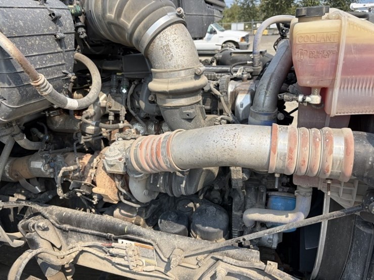 2020-peterbilt-579-image-11