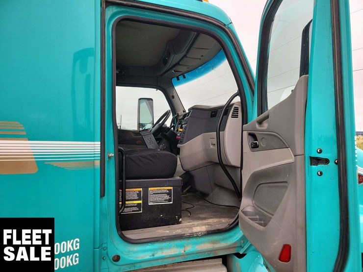 2018-peterbilt-579-image-29