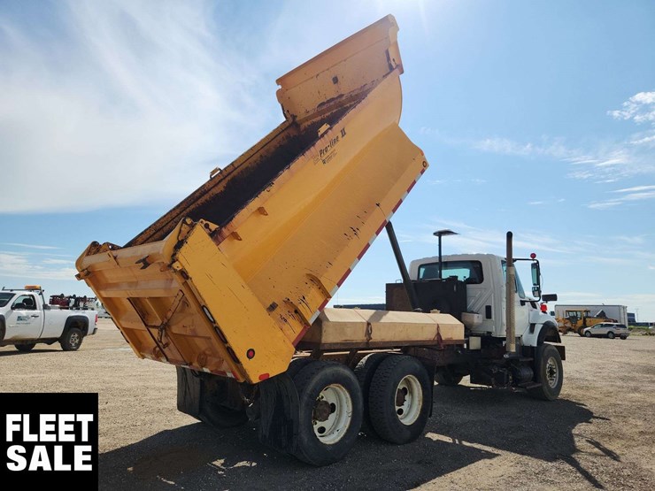 international-workstar-7500-image-35