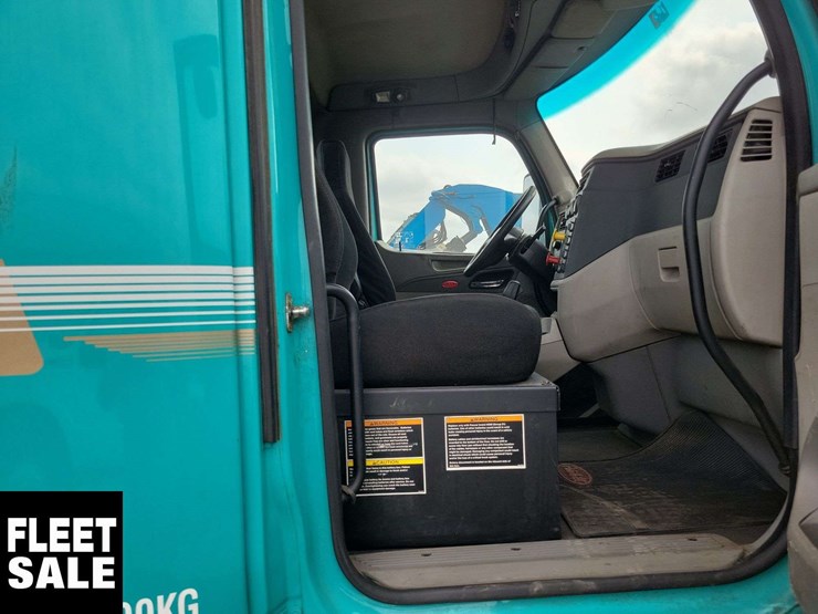 2018-peterbilt-579-image-29