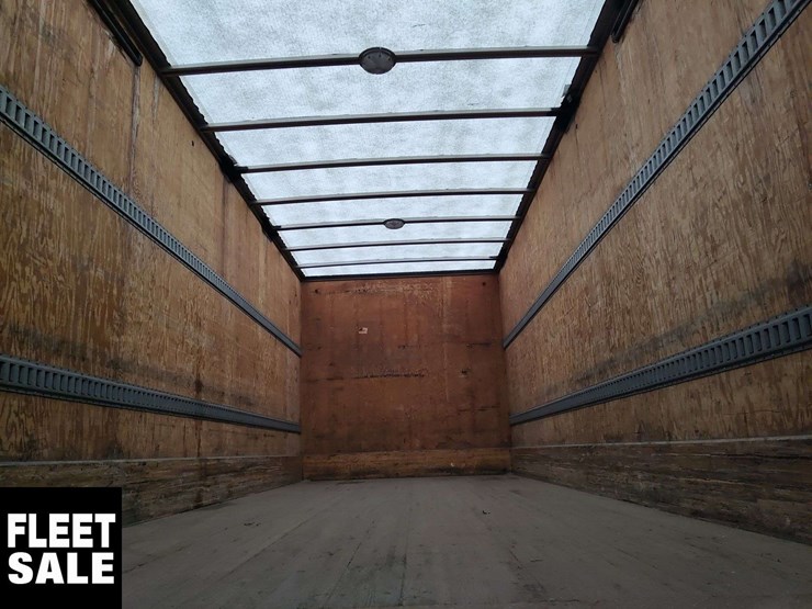 2012-freightliner-m2-106-image-15
