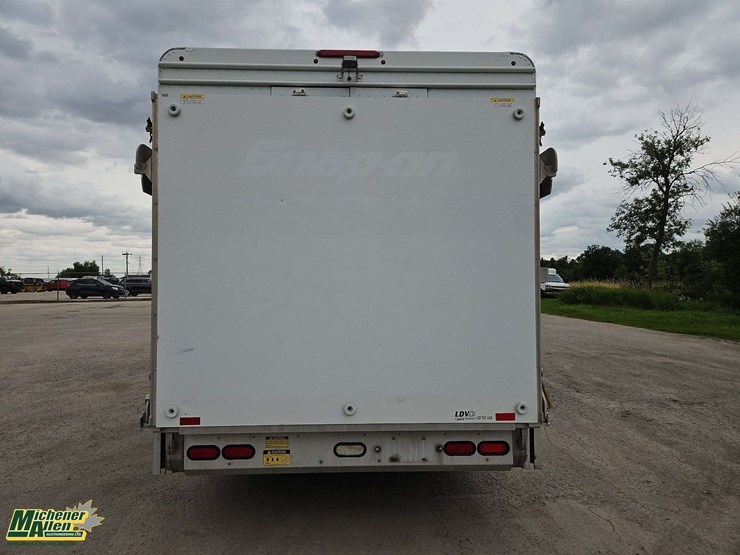 2016-freightliner-mt45-image-7