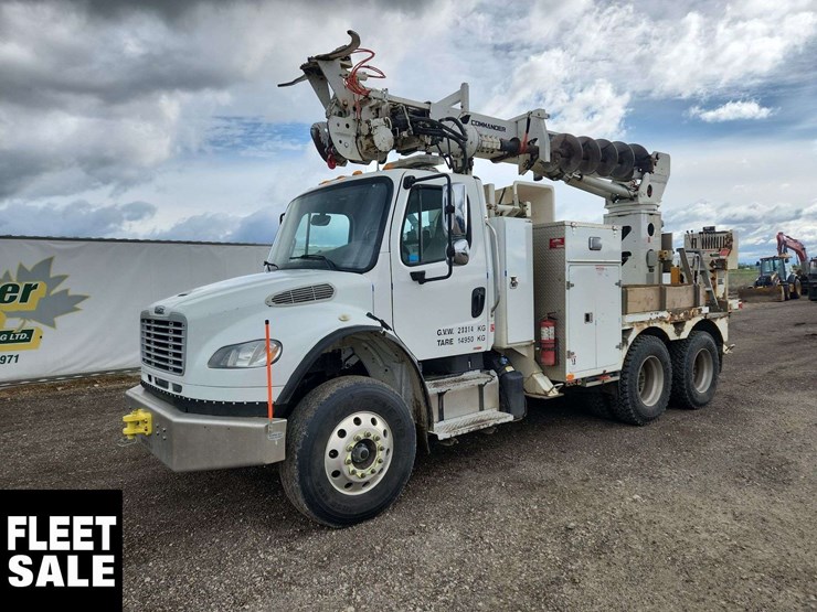 2013-freightliner-m2-106-image-1