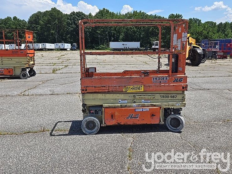2017-jlg-1930es-image-6