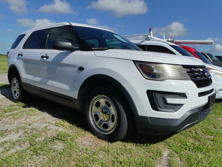 2017-ford-explorer-image-2