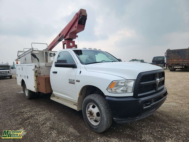 2016-dodge-3500-image-2
