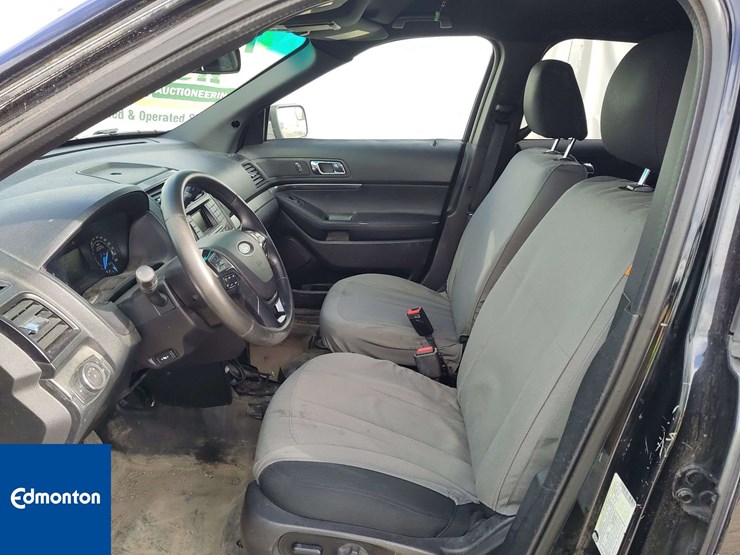 2016-ford-explorer-image-23