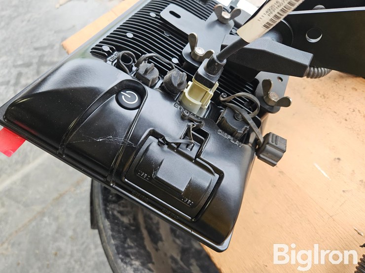 2023-john-deere-g5-plus-universal-display-image-11