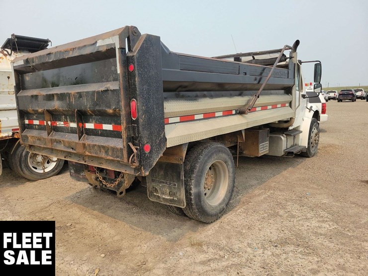 2007-freightliner-m2-106-image-8