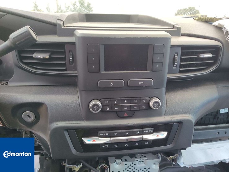 2020-ford-explorer-image-13
