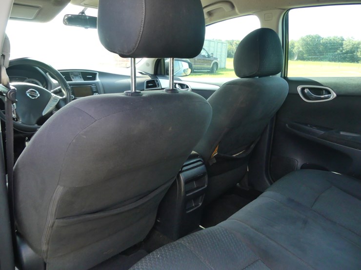 2015-nissan-sentra-image-9