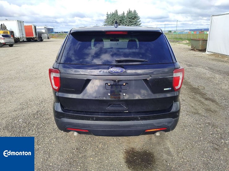 2016-ford-explorer-image-8