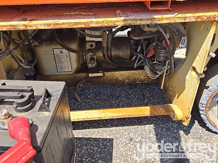 2017-jlg-1230es-image-17