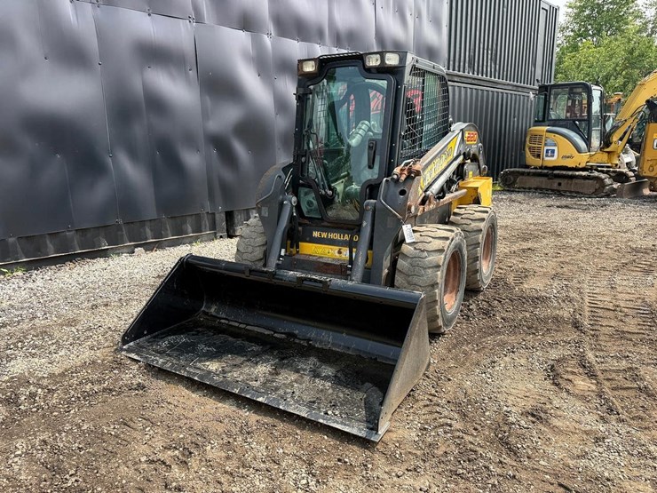 new-holland-l220-image-8