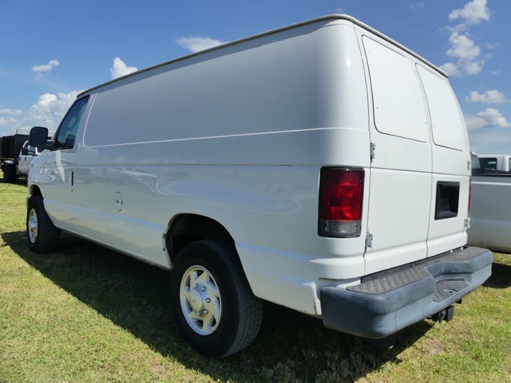 2010-ford-e250-image-4