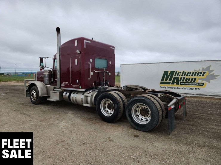 2017-peterbilt-389-image-3