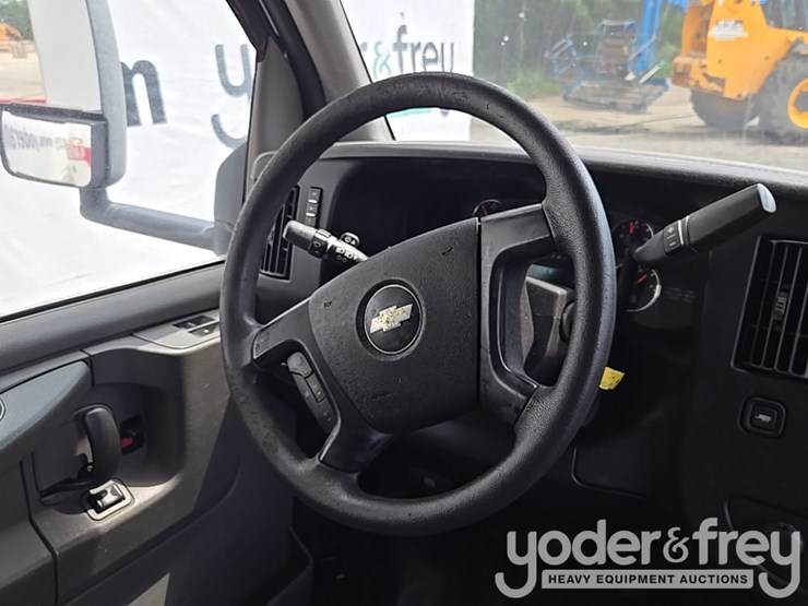 2010-chevrolet-3500-image-36