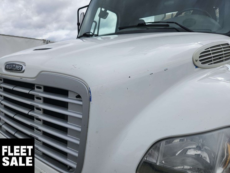 2013-freightliner-m2-106-image-37