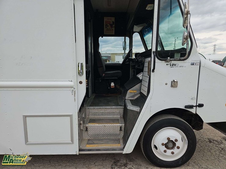 2016-freightliner-mt45-image-15