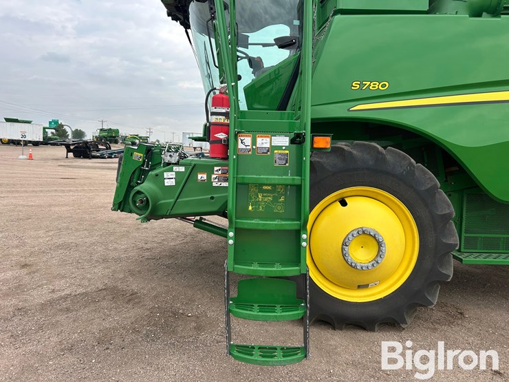 2023-john-deere-s780-image-11