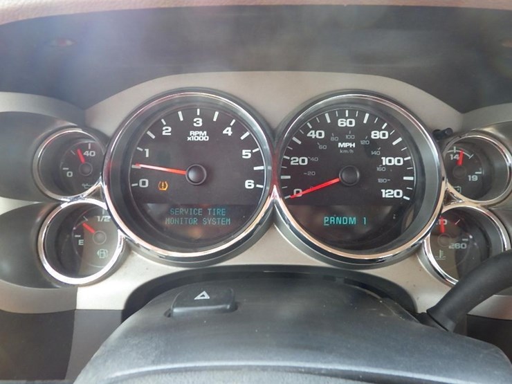 2013-chevrolet-2500-image-33