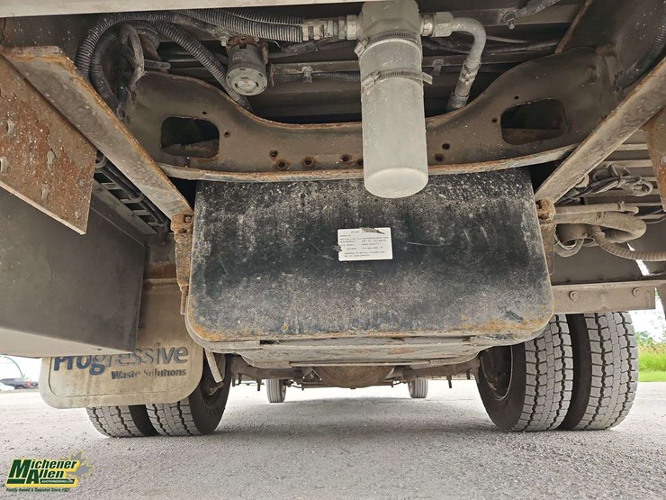 2016-freightliner-mt45-image-8