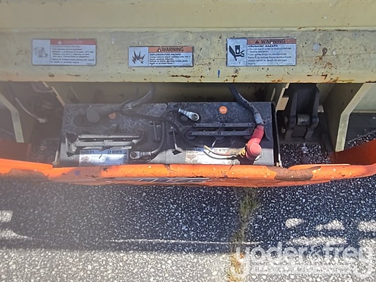 2016-jlg-3246es-image-13