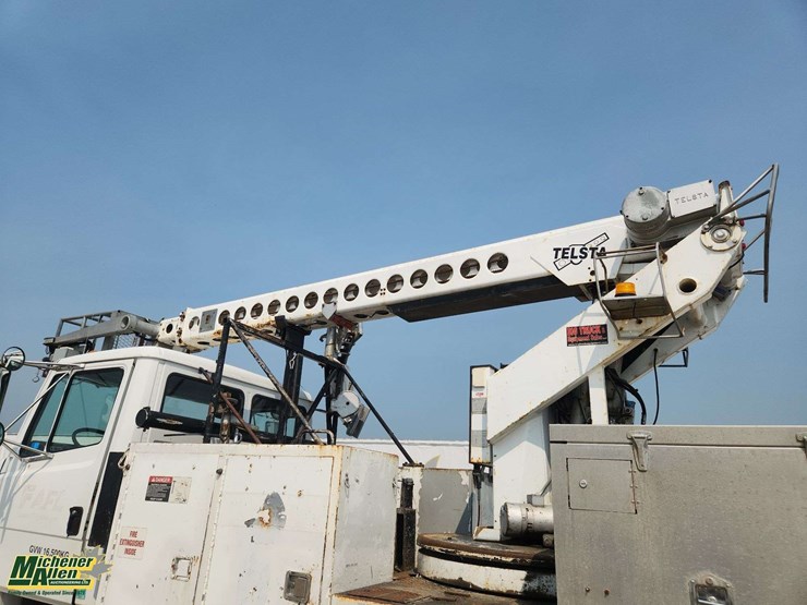 2000-freightliner-fl70-image-33