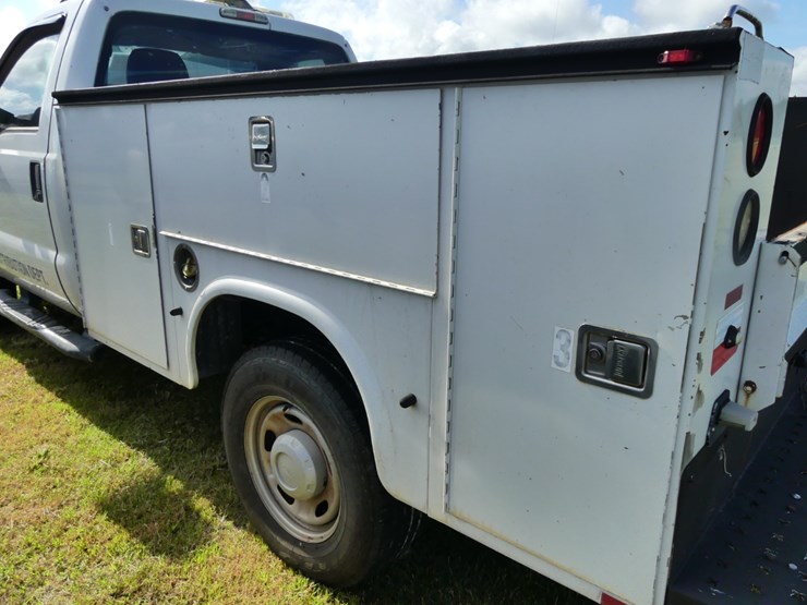 2014-ford-f250-xl-image-9