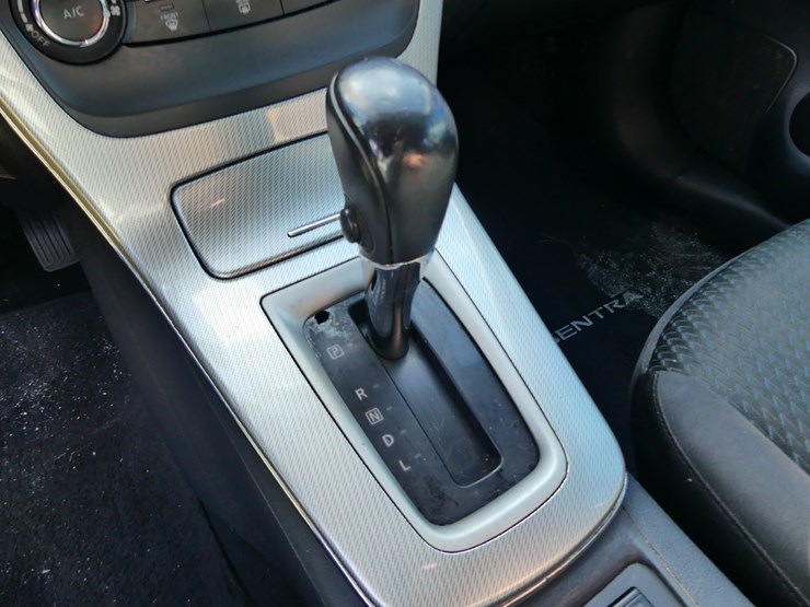 2015-nissan-sentra-image-14