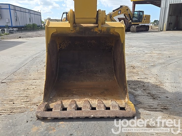 2019-caterpillar-336-image-22