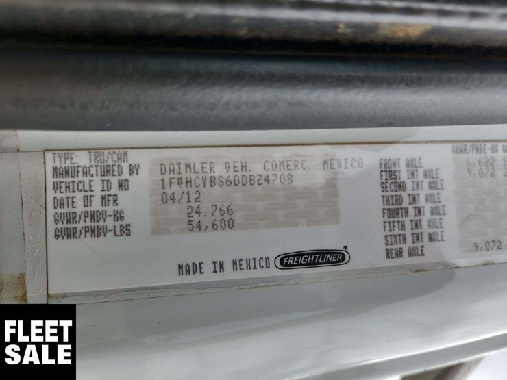 2013-freightliner-m2-106-image-45