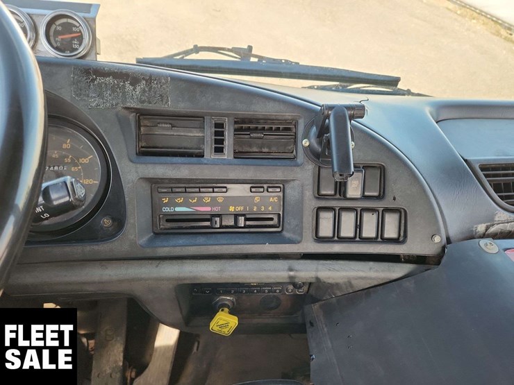 1998-gmc-t7500-image-23