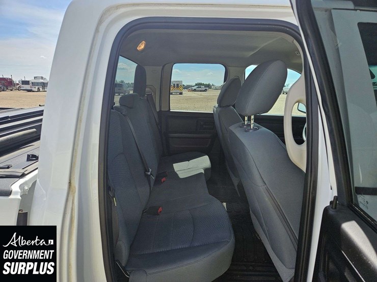2019-ram-1500-classic-image-29