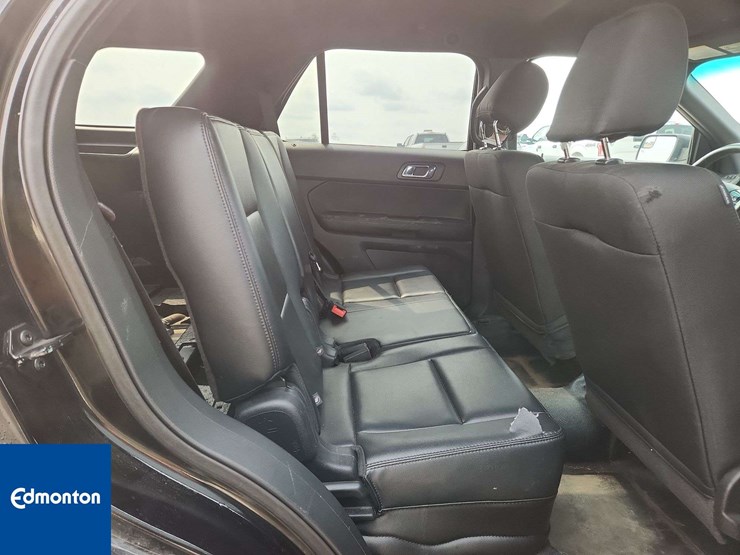 2016-ford-explorer-image-26