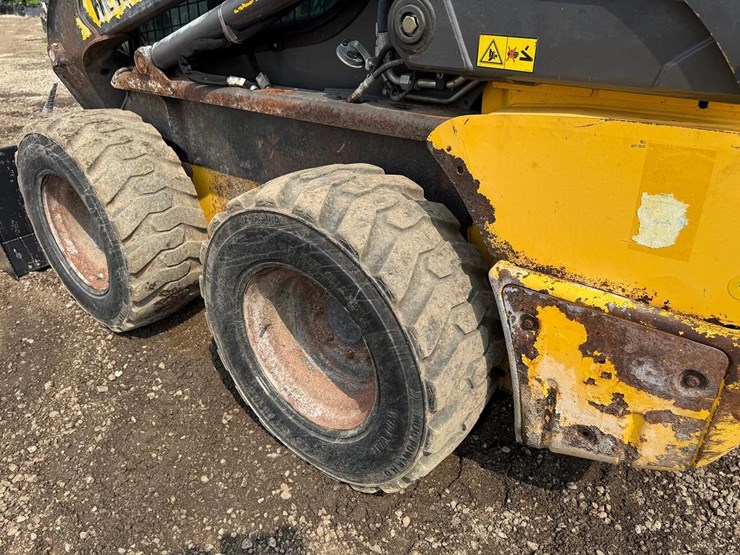 new-holland-l220-image-15