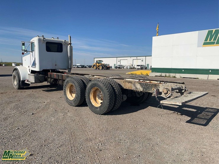 1997-peterbilt-357-image-3