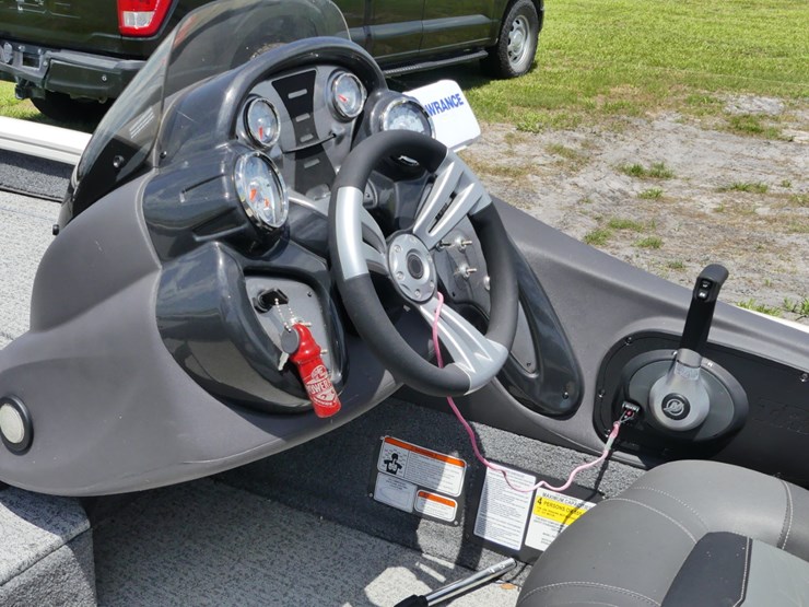 2020-basstracker-17.5'-aluminum-bass-boat-image-13
