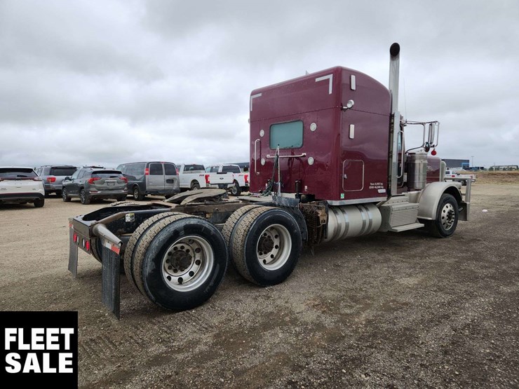 2017-peterbilt-389-image-4
