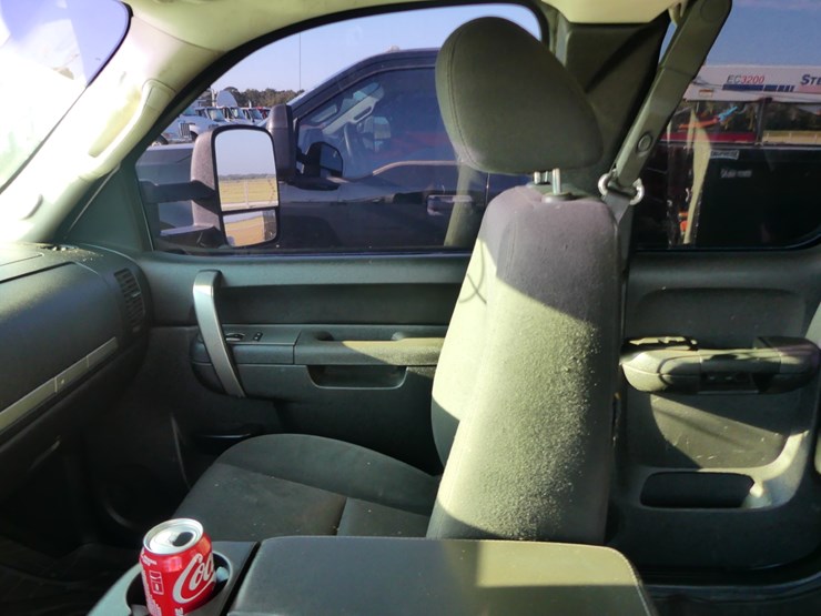 2011-chevrolet-3500hd-image-13