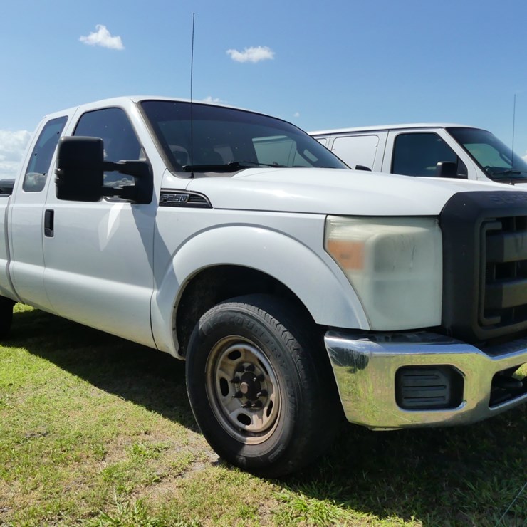 2011 FORD F250 XL