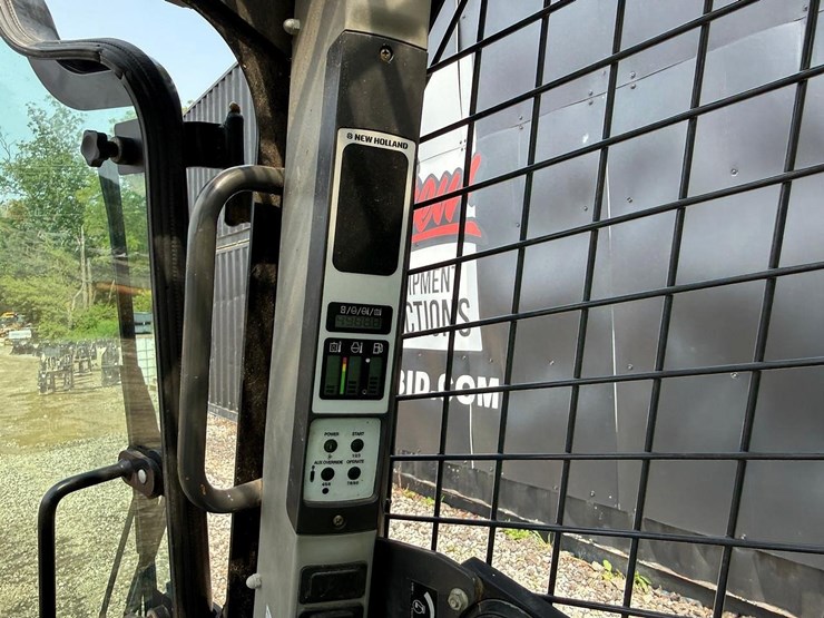 new-holland-l220-image-19