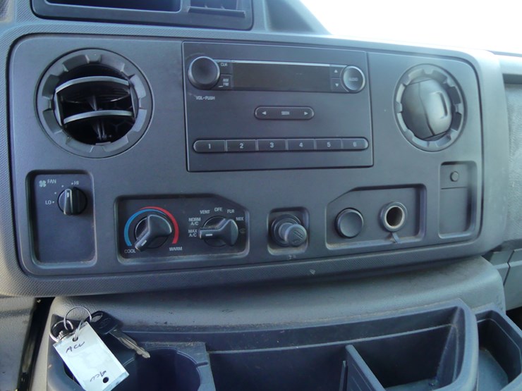 2010-ford-e250-image-14