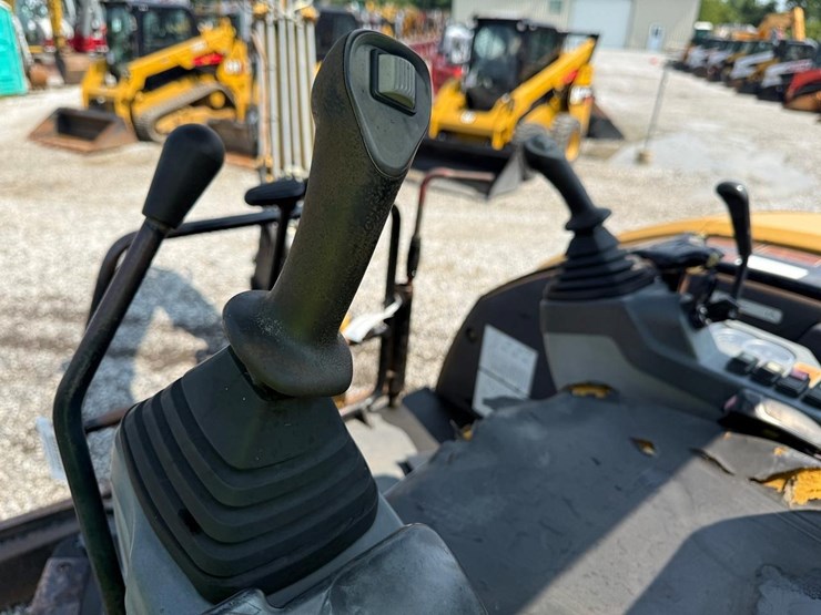 caterpillar-305-image-25